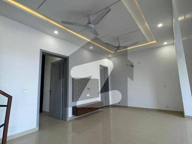 A Spacious 5 Marla House In Park View Block B