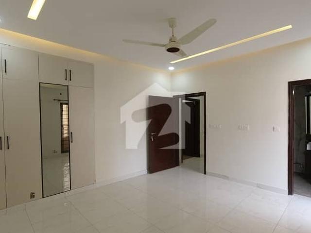 3 bed brand new 12th floor flat with open view