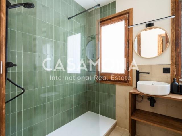 3 Bed Catalan Style Apartment with Balcony in Eixample Dreta, Steps from Sagrada Família