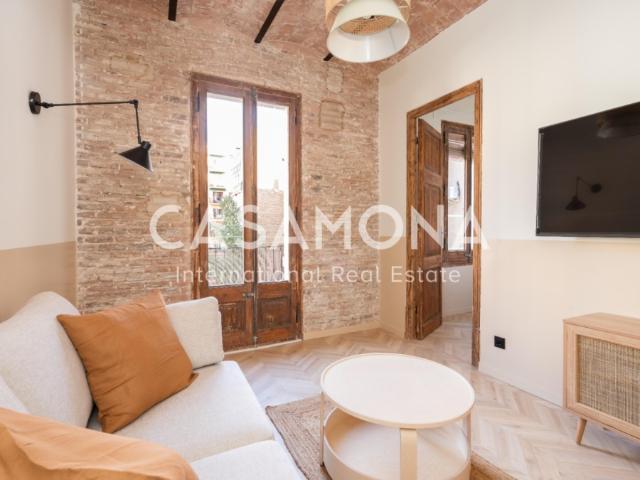 3 Bed Catalan Style Apartment with Balcony in Eixample Dreta, Steps from Sagrada Família
