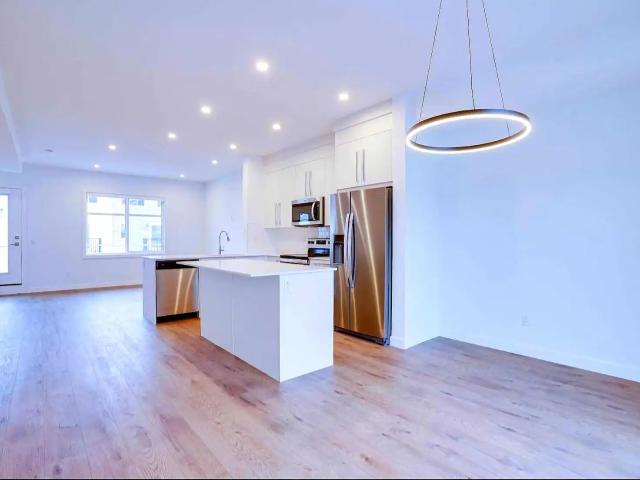3 bed condo townhouse close to supermarket