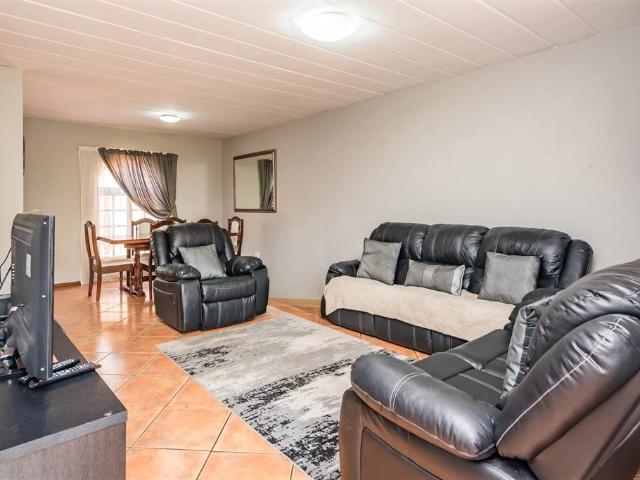 3 Bed Cluster in Noordheuwel