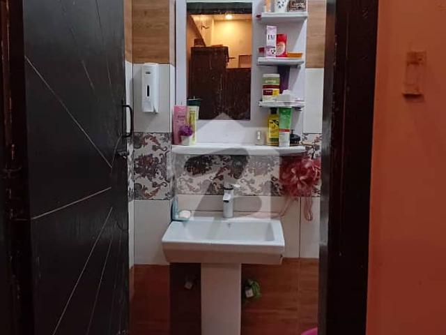 3 bed dd 2nd floor portion for sell in gulshan e iqbal 13c