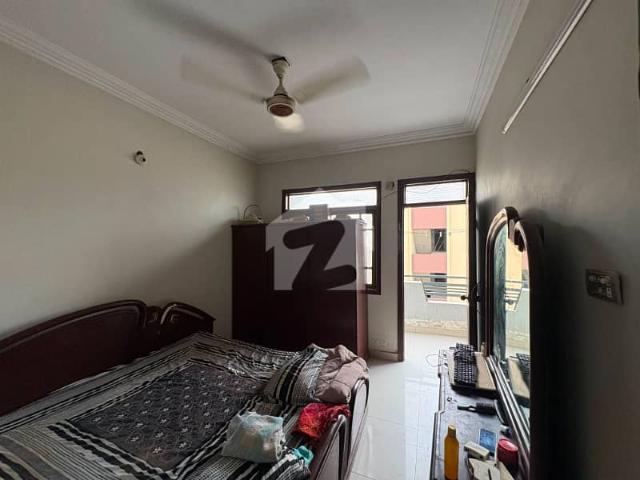 3 bed dd west open flat for sale not for bank loan In Karachi University Society | Lift & Gas Available