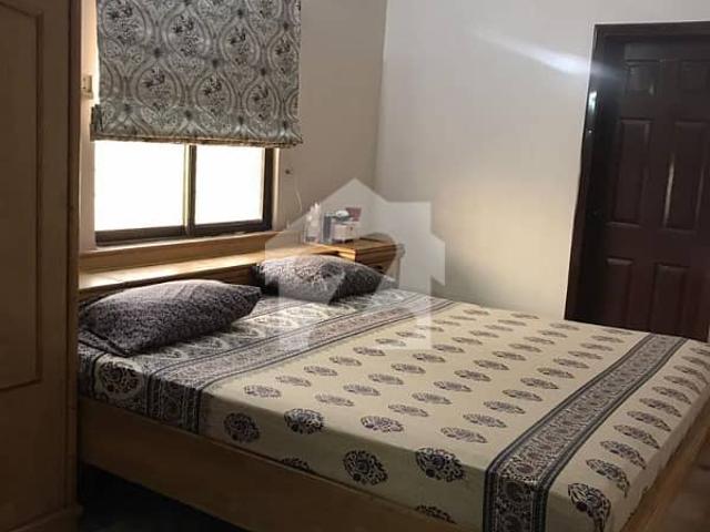 3 bed dd with roof flat for sale in gulshan e iqbal block 13d