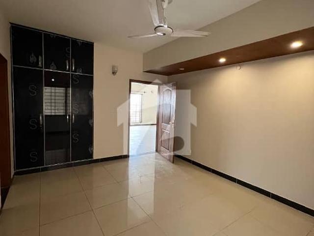 3 Bed DD Flat For Sale G+9 Building Askari 5 Sector F