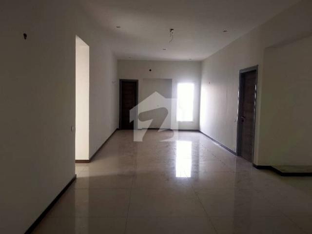 3 Bed Dd Flat For Sale Location: Stadium Road
