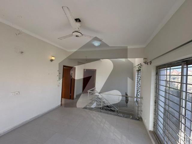 3 Bed DD L 152 sq yd Villa FOR SALE at Precicnt 11A All Amenities Nearby Heighted Location Investor Rates Bahria Town Precinct 11 A