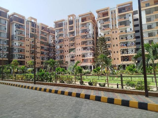 3 Bed DD Leased Flat Available Cantt View Lodges Jinnah Avenue