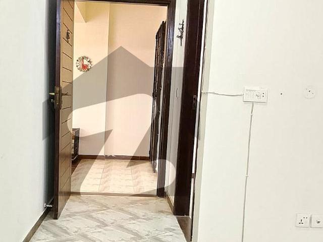 3 Bed DD Lift Parking & Generator DHA Phase 8
