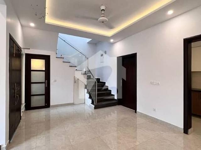 3 Bed DD Lounge 125 Square Yard Villa FOR SALE At ALI BLOCK All Amenities Nearby Including MOSQUE, General Store & Parks