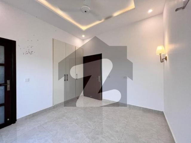 3 Bed DD Lounge 125 Square Yard Villa FOR SALE At ALI BLOCK All Amenities Nearby Including MOSQUE, General Store & Parks Bahria Town Ali Block