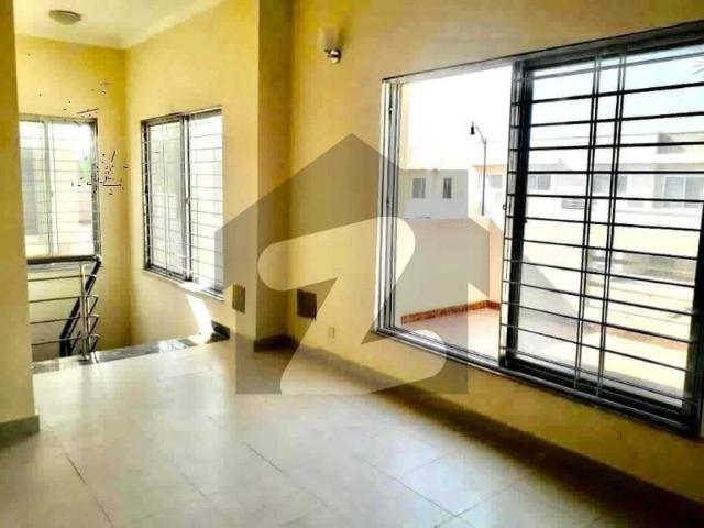 3 Bed DD Lounge 200 Square Yard Villa FOR SALE All Amenities Nearby Including Parks, Mosques And Gallery Bahria Town Precinct 10 A