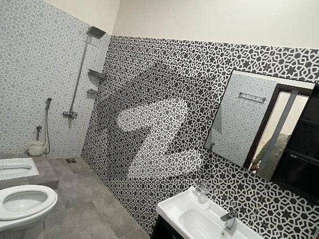 3 bed dd portion rent in model colony near too lucky broast