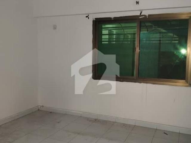 3 bed dd road facing apartment