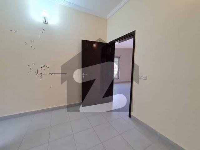 3 Bed DDL 125sq Yd Villa FOR SALE At ALI BLOCK All Amenities Nearby Including MOSQUE, General Store & Parks Bahria Town Precinct 10 A