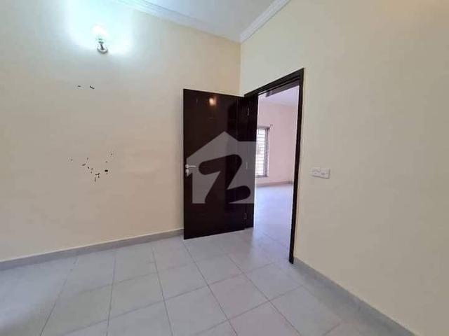 3 Bed DDL 200sq Yd Villa FOR SALE. Top Heighted Location Near. Murree Point BTK Hill View