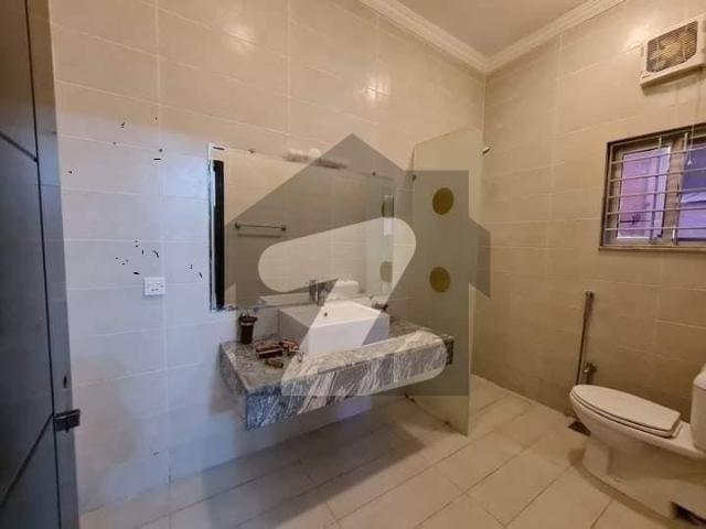 3 Bed DDL 200sq Yd Villa FOR SALE. Top Heighted Location Near. Murree Point BTK Hill View Bahria Town Precinct 11 A