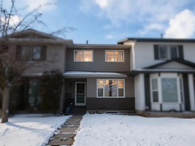 3 Bed + Den Townhome in Midnapore | Finished Basement | Lake Access