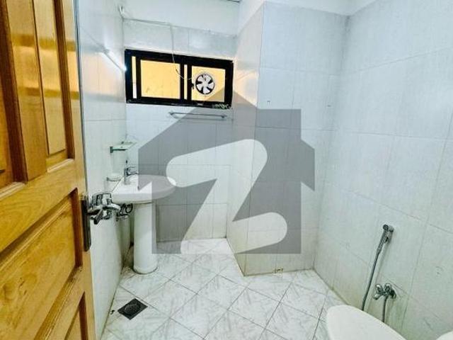 3 Bed Flat Available In PHA Phase 5 Hayatabad Phase 5