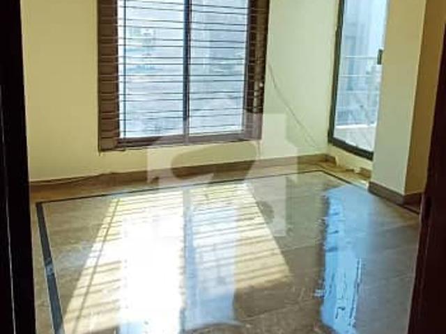 3 Bed Flat For Rent Family Plza Mini Market All Facilities Available