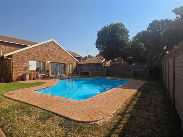 3 Bed Flat in Doornpoort and surrounds