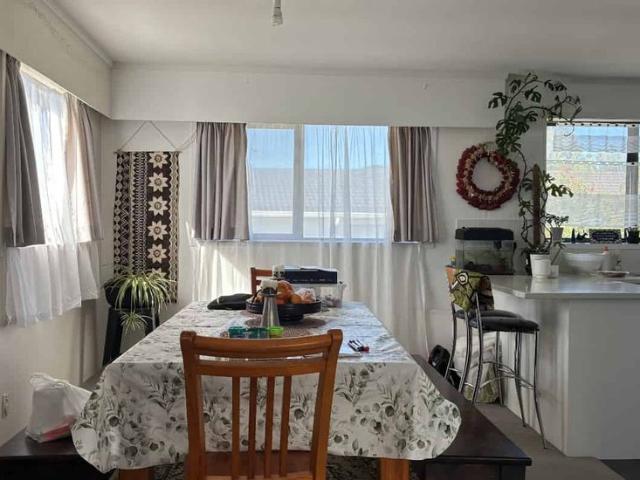3 Bed House, Double Garage, West Auckland
