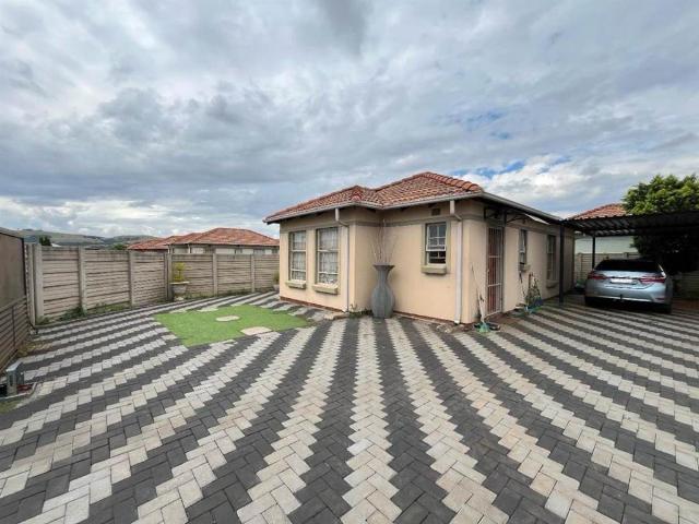 3 Bed House in Andeon AH