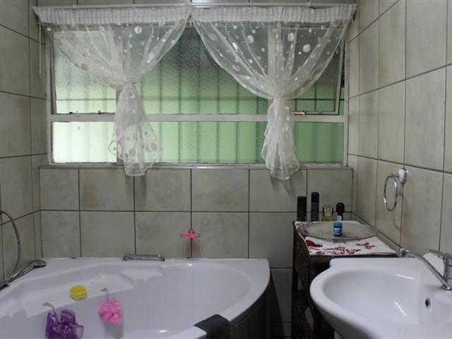 3 Bed House in Burgershoop