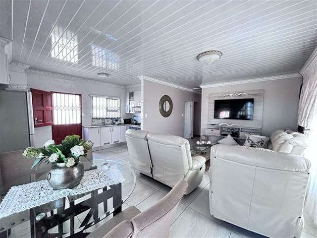 3 Bedroom House in Cove Rock