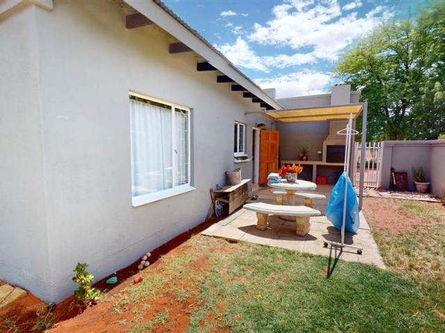 3 Bed House in Keidebees