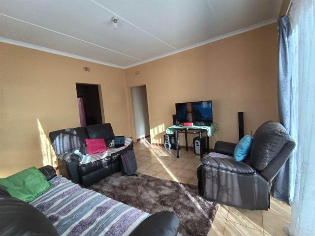 3 Bed House in Roodepan