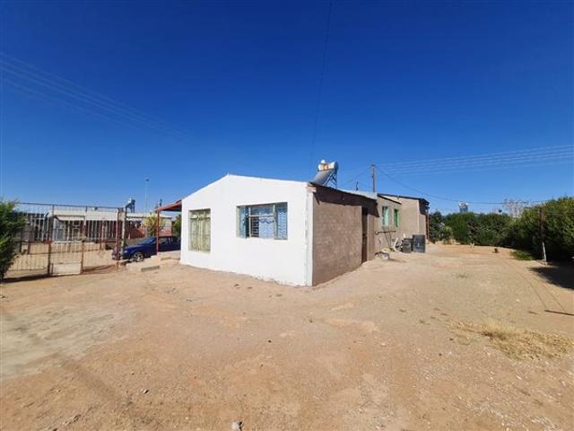 3 Bed House in Roodepan