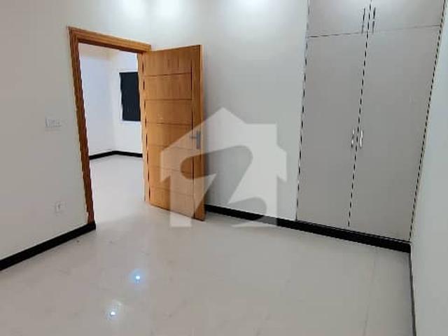 3 bed luxury apartments available for rent all facilities available rent 48k lift available 1400 sqft