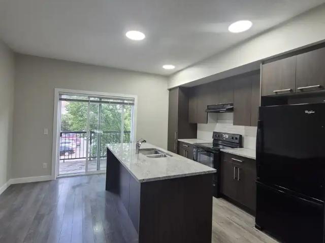 3 bed plus den Townhouse