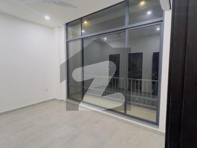 3 Bed + Servant apartment available for rent Skypark One