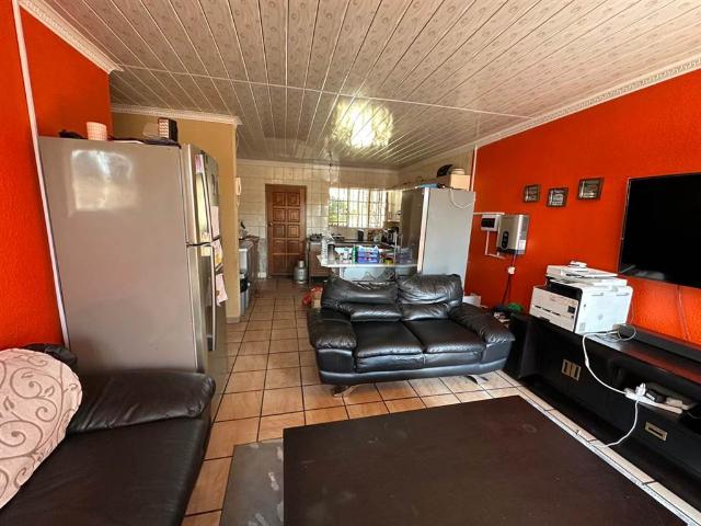 3 Bedroom Simplex in Norkem Park