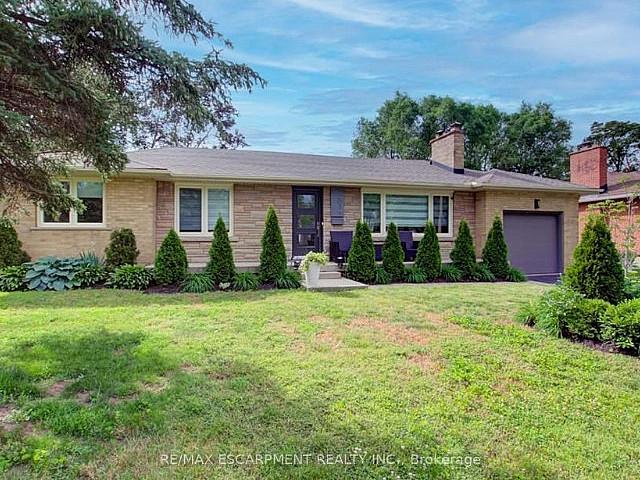 3 Bedroom 3 Bths Located At South On Fairview