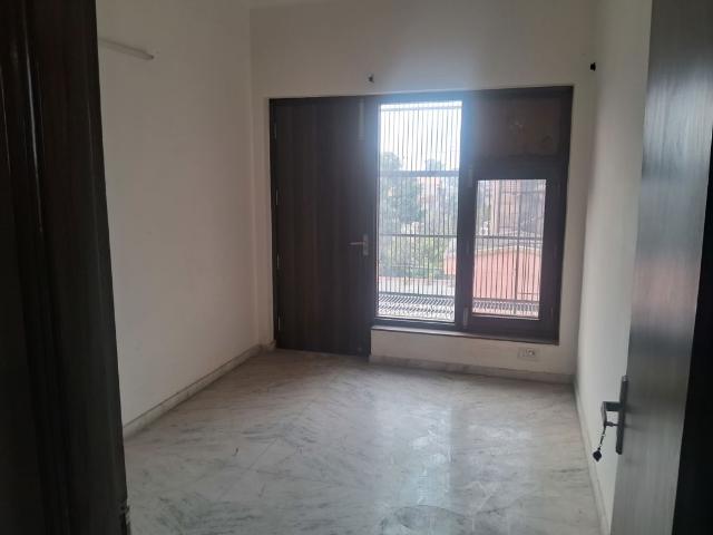 3 Bedroom 112 Sq.Mt. Apartment in Sector 17 Noida Listing ID: #10035