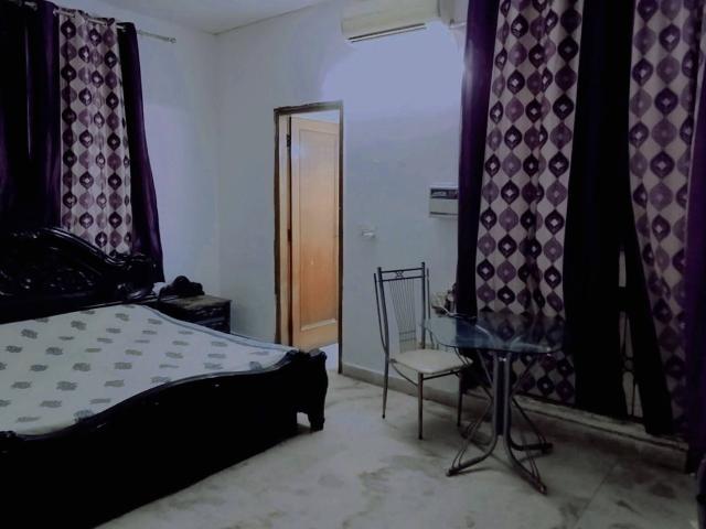 3 Bedroom 1350 Sq.Ft. Builder Floor in Rajouri Garden Delhi Listing ID: #9858