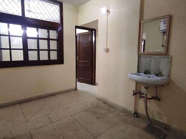 3 Bedroom 1650 Sq.Ft. Builder Floor in Shivalik Colony Delhi Listing ID: #9946