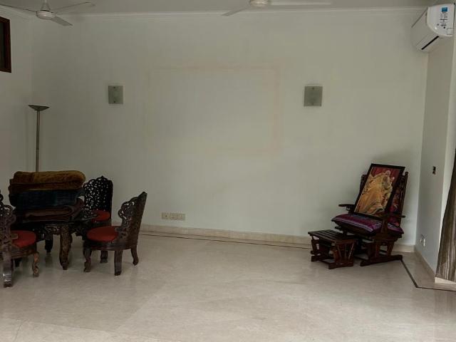 3 Bedroom 1953 Sq.Ft. Builder Floor in Defence Colony Delhi Listing ID: #9619