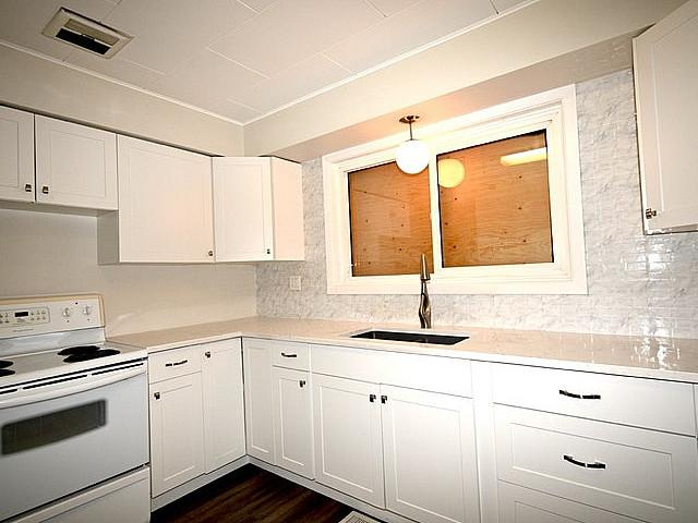 3 bedroom 1.5 bathroom L 594 Central Street East L Townhouse