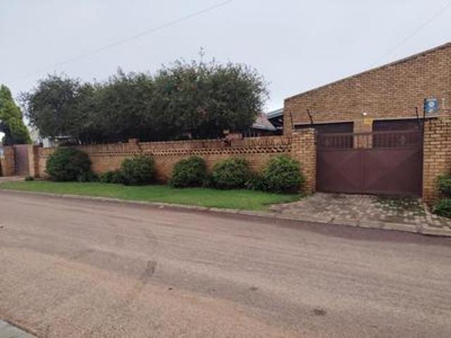 3 bedroom, 1 bathroom house to let