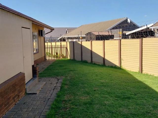 3 Bedroom, 1 Bathroom House with Flat and Pool in Protea Park for sale!
