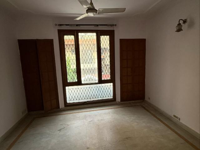 3 Bedroom 208 Sq.Yd. Builder Floor in Greater Kailash ii Delhi Listing ID: #9568