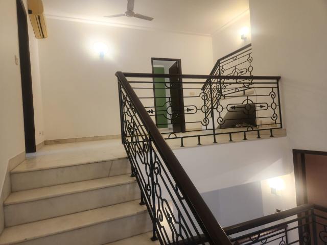 3 Bedroom 200 Sq.Yd. Builder Floor in Safdarjung Development Area Delhi Listing ID: #9681