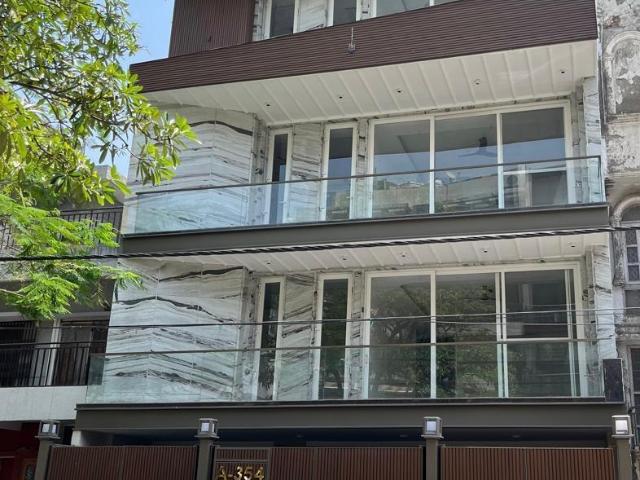 3 Bedroom 200 Sq.Yd. Builder Floor in Safdarjung Enclave Delhi Listing ID: #9534