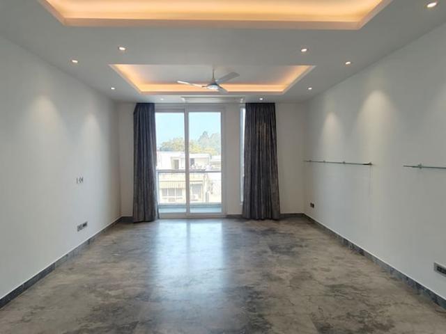 3 Bedroom 200 Sq.Yd. Builder Floor in Sarvodaya Enclave Delhi Listing ID: #10002