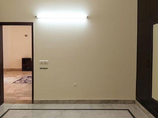 3 Bedroom 200 Sq.Yd. Builder Floor in Pitampura Delhi Listing ID: #10013